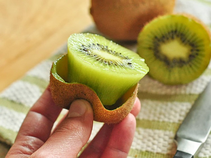 How do you eat the Kiwi
