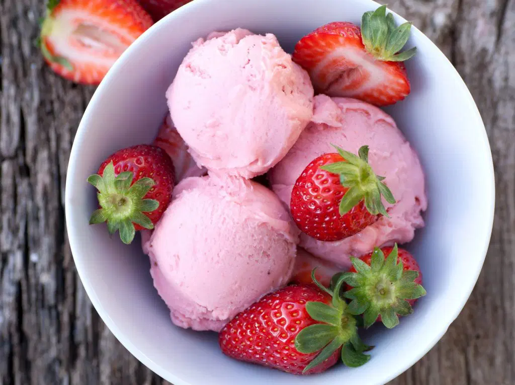 Lactose-free strawberry ice cream