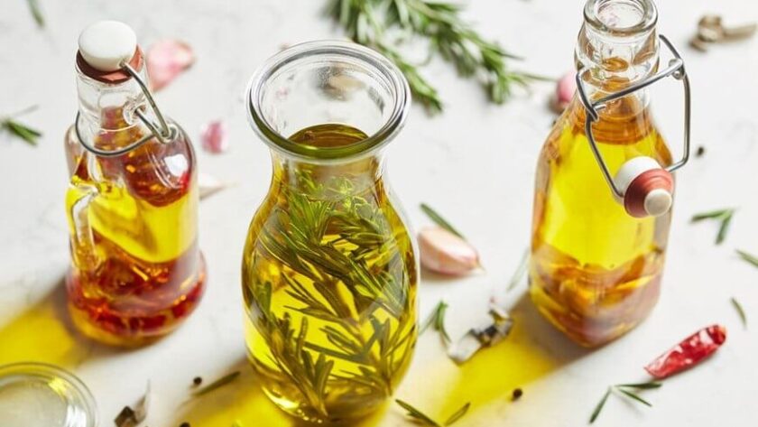 Rosemary Oil Benefits and How to Make It at Home
