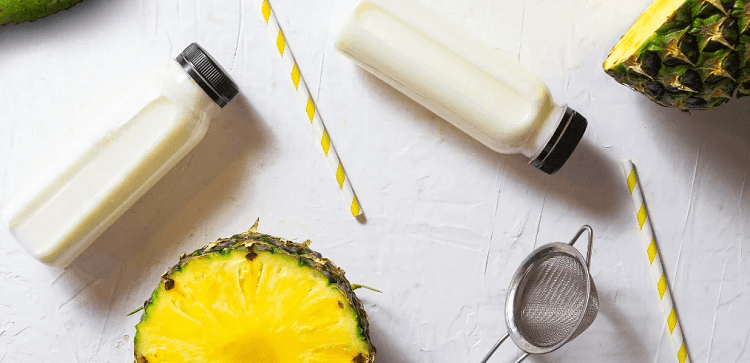 Soursop and pineapple smoothie
