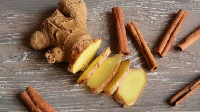 Water with ginger and cinnamon